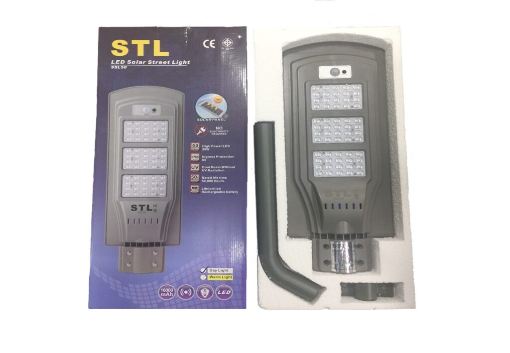 โคมไฟถนนโซล่าเซลล์ 50W SSL50 (วอร์มไวท์)