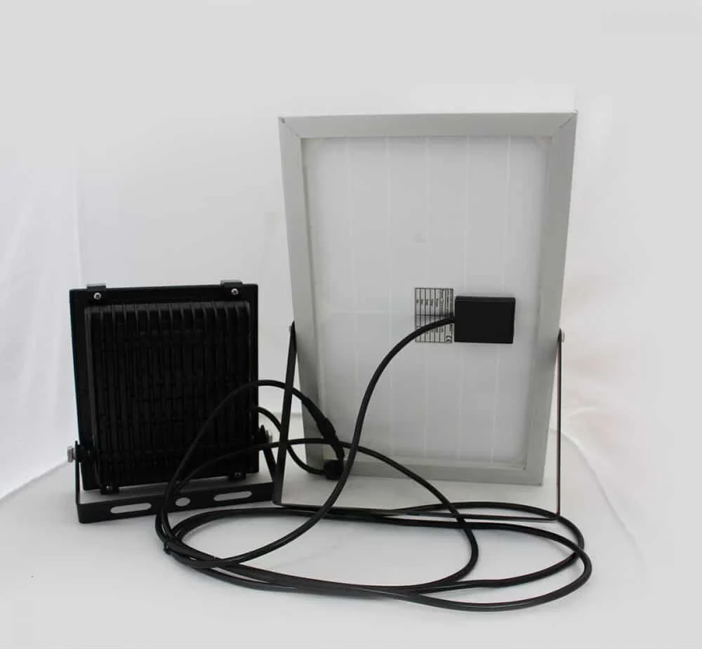 สปอร์ตไลท์ LED โซล่าเซลล์ 20w ยี่ห้อ Iwachi (แสงขาว) - Image 2