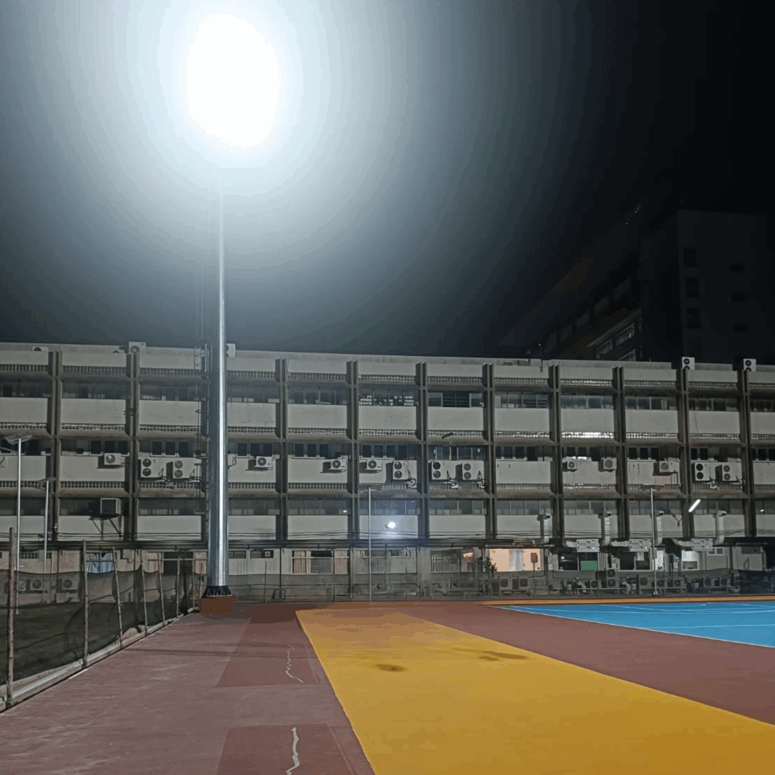 ผลงานการติดตั้งสปอร์ตไลท์ LED BRICK 400W 38 โคม ณ รพ.เมตตาประชารักษ์ (วัดไร่ขิง) จ.นครปฐม 04